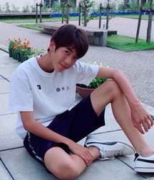 Beauty Boys 5c7ef38b15354.jpg