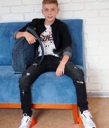 Beauty Boys 5c7ef3a529533.jpg