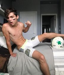 Beauty Boys 2 5c7fe24158e99.jpg