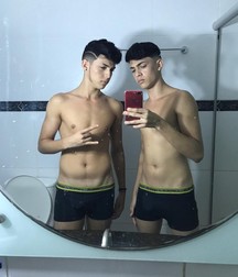 Sexy boys 5c7e984e163bf.jpg