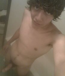 naked boys 5c914accc5833.jpg