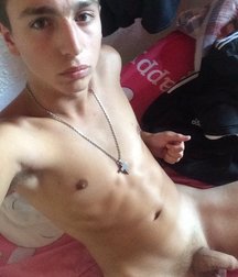 naked boys 5c914b496e200.jpg