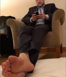 Sexy male feet 5c038edf00d1d.jpg