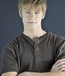 Lucas Till 5cc4ec592f19d.jpg