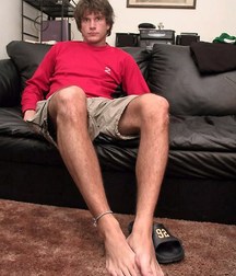 Smelly feet 5c119112ce14f.jpg