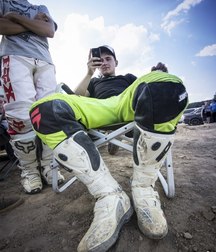 Boot boys 5c12de2ae2841.jpg