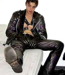 Boot boys 5c12de2c2e44d.jpg