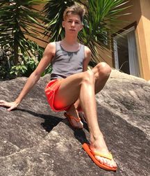 Flip flops 5c158082c7e7d.jpg