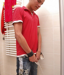 Taking a leak 5c1809a848539.jpg