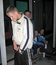 Taking a leak 5c1809ba7be5d.jpg