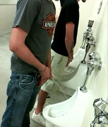 Taking a leak 5c1809bd61328.jpg