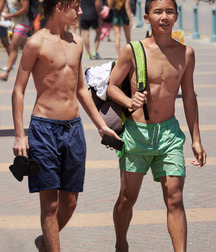 Shirtless 5c18ea0b57e1f.jpg