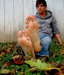 Worship boys feet 5c1a3470c211c.jpg