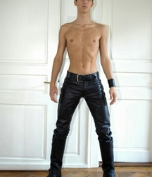 Boys in leather 5c1b7e5ec5efe.jpg