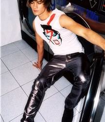 Boys in leather 5c1b7e600d43f.jpg