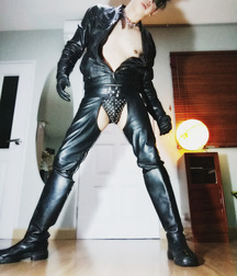 Boys in leather 5c1b7e7e9bf19.jpg