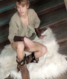 Hotties in boots 5c1e994ab703a.jpg