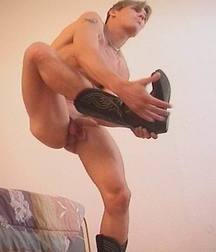 Hotties in boots 5c1e995d5bec6.jpg