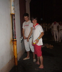 Boys peeing 5c1ec4efd0e3f.jpg