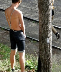 Boys peeing 5c1ec4f22e84d.jpg