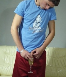 Boys peeing 5c1ec4fa0cbc4.jpg