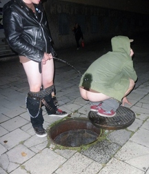 Boys peeing 5c1ec502b65d4.jpg
