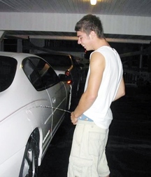 Boys peeing 5c1ec50989862.jpg