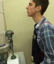 Boys peeing 5c1ec50d15aef.jpg