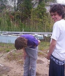 Boys peeing 5c1ec53c5e3cc.jpg