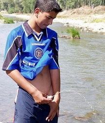 Boys peeing 5c1ec53f0a5a0.jpg
