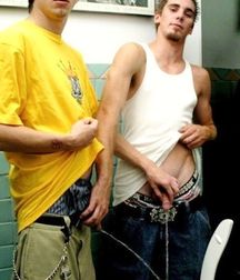 Boys peeing 5c1ec5418151a.jpg