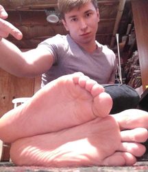 Feet to worship 5c1efa2b4dd4d.jpg