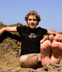 Feet to worship 5c1efa76dc303.jpg