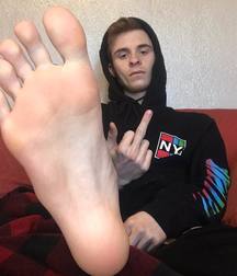 Boy feet 2 5c1f611617a1e.jpg