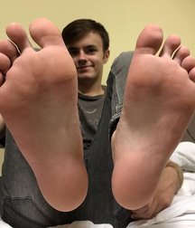Boy feet 2 5c1f61185a3e8.jpg