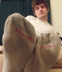 Boy feet 2 5c1f611fa9858.jpg