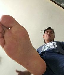 Boy feet 2 5c1f61284369a.jpg