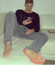 Boy feet 2 5c1f612a995b5.jpg