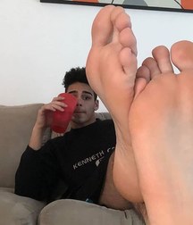 Boy feet 2 5c1f612f390d3.jpg