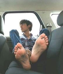 Boy feet 2 5c1f6137311cd.jpg