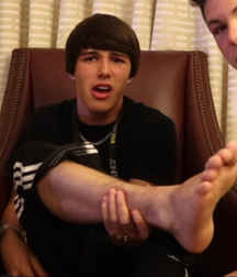 Boy feet 2 5c1f61434d590.jpg