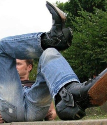Clean the boots 5c227b694e2be.jpg