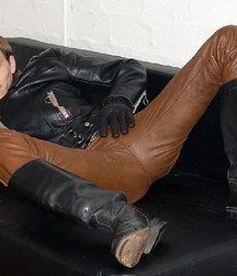 Clean the boots 5c227b6ce9e7a.jpg