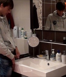 Boys taking a leak 2 5c264d522d07b.jpg