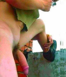 Boys taking a leak 2 5c264d7419255.jpg