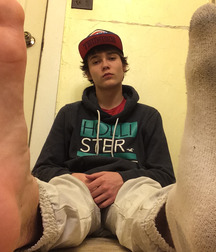 Boy feet 5 5c26c1d2943c1.jpg