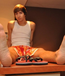 Boy feet 7 5c279c2f7688b.jpg
