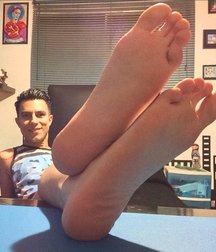 Boy feet 7 5c279c3cd6f2c.jpg