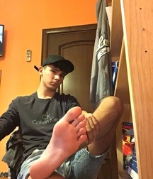 Boy feet 7 5c279c48c2ddd.jpg
