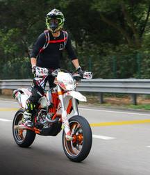 Motocross bikers  5c27cc558f342.jpg
